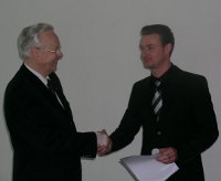 Thomas Vetter während seiner Freisprechung im Jahr 2008 mit dem Präsidenten der Handwerkskammer C. Dittrich